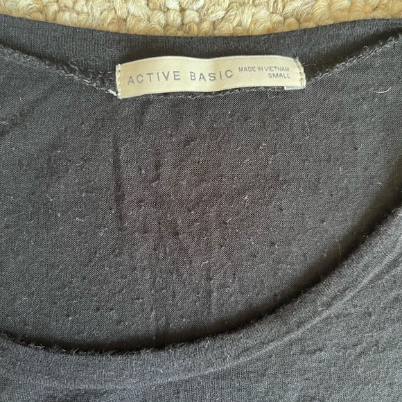 basic black tee - Picture 3 of 3